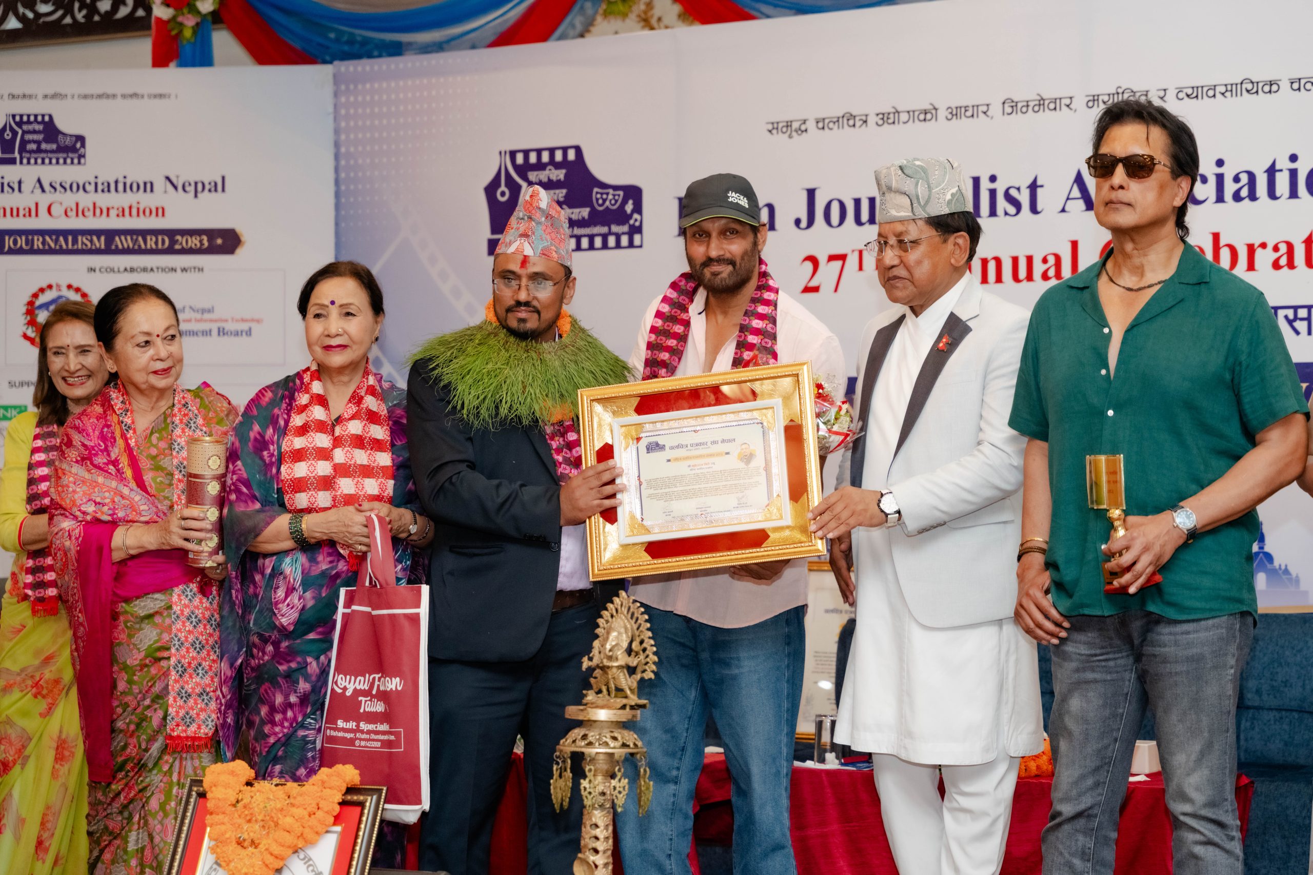 कुवेर गिरी ‘राष्ट्रिय चलचित्र पत्रकारिता सम्मान २०८३’ बाट सम्मानित